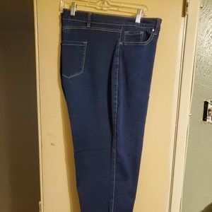 Avenue Straight Leg Jeans size 28 average